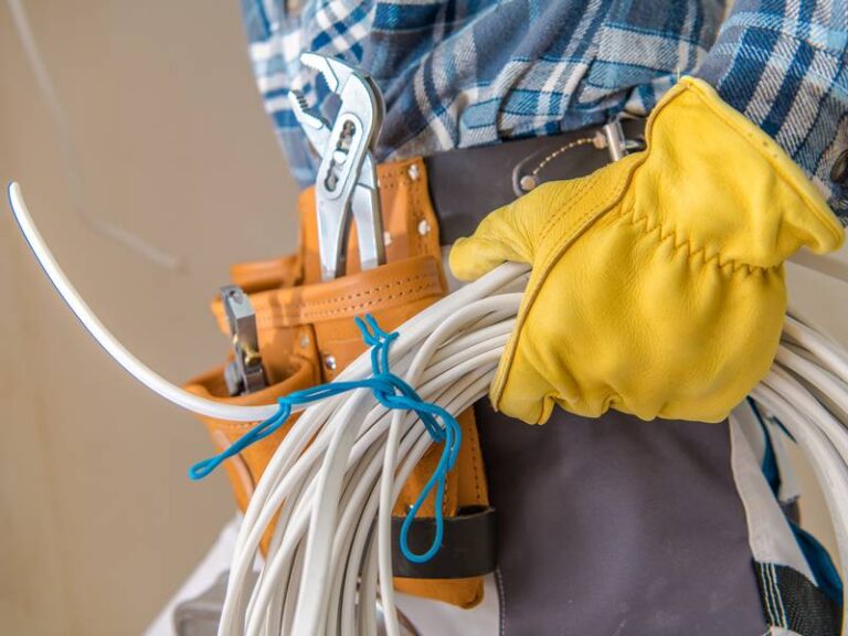 What Should I Look For When Hiring Generator Installers Near Me?